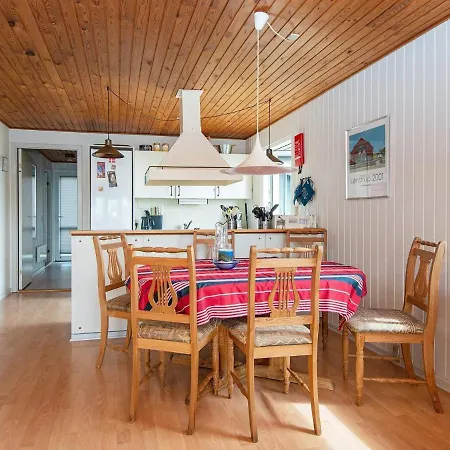 8 Person Holiday In Harbo Re Vakantiehuis *